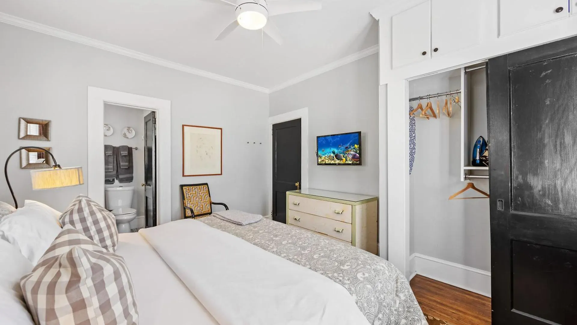 Stylish Myers Park 2 Bedroom With Screened Porch Charlotte