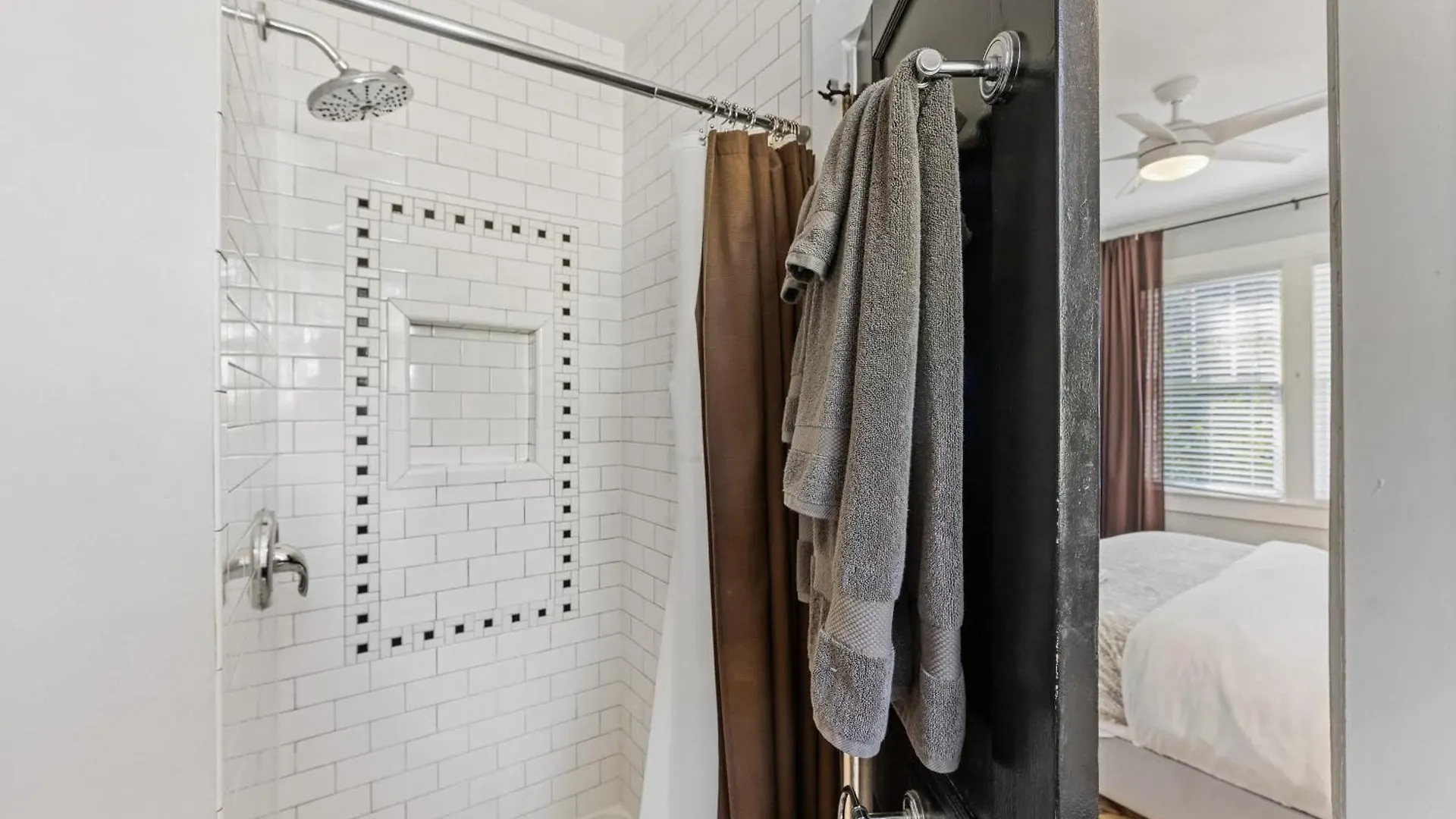 Stylish Myers Park 2 Bedroom With Screened Porch Charlotte
