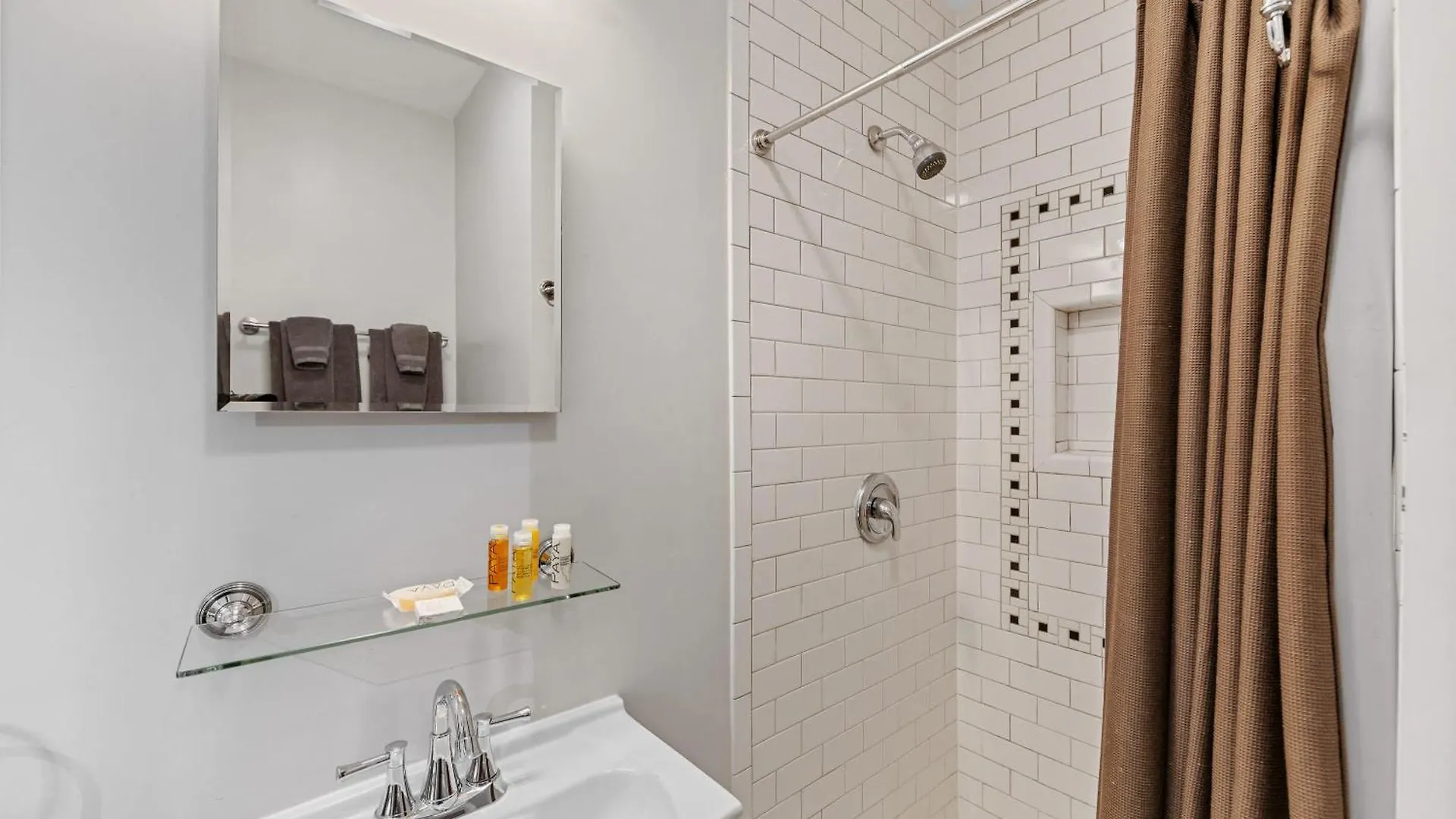 Stylish Myers Park 2 Bedroom With Screened Porch Charlotte 0*,